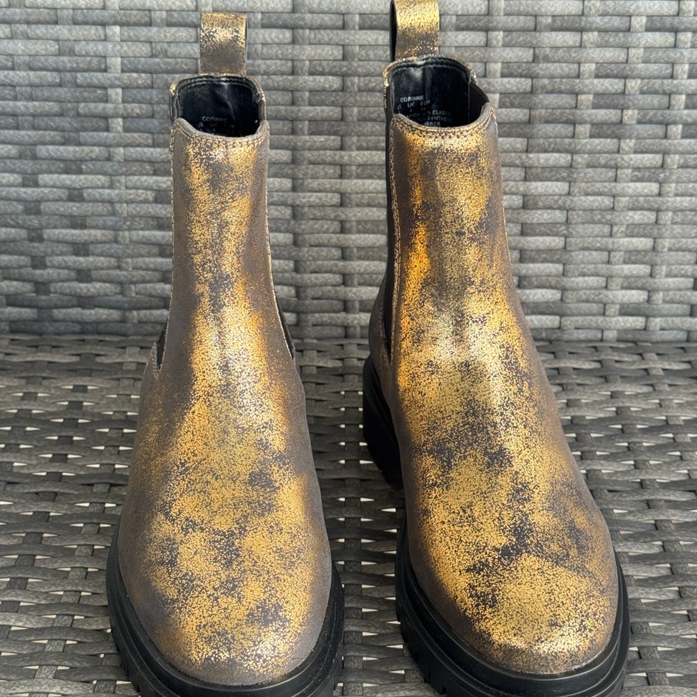 Ralph Lauren Gold Chelsea Boots - Picture 4 of 12